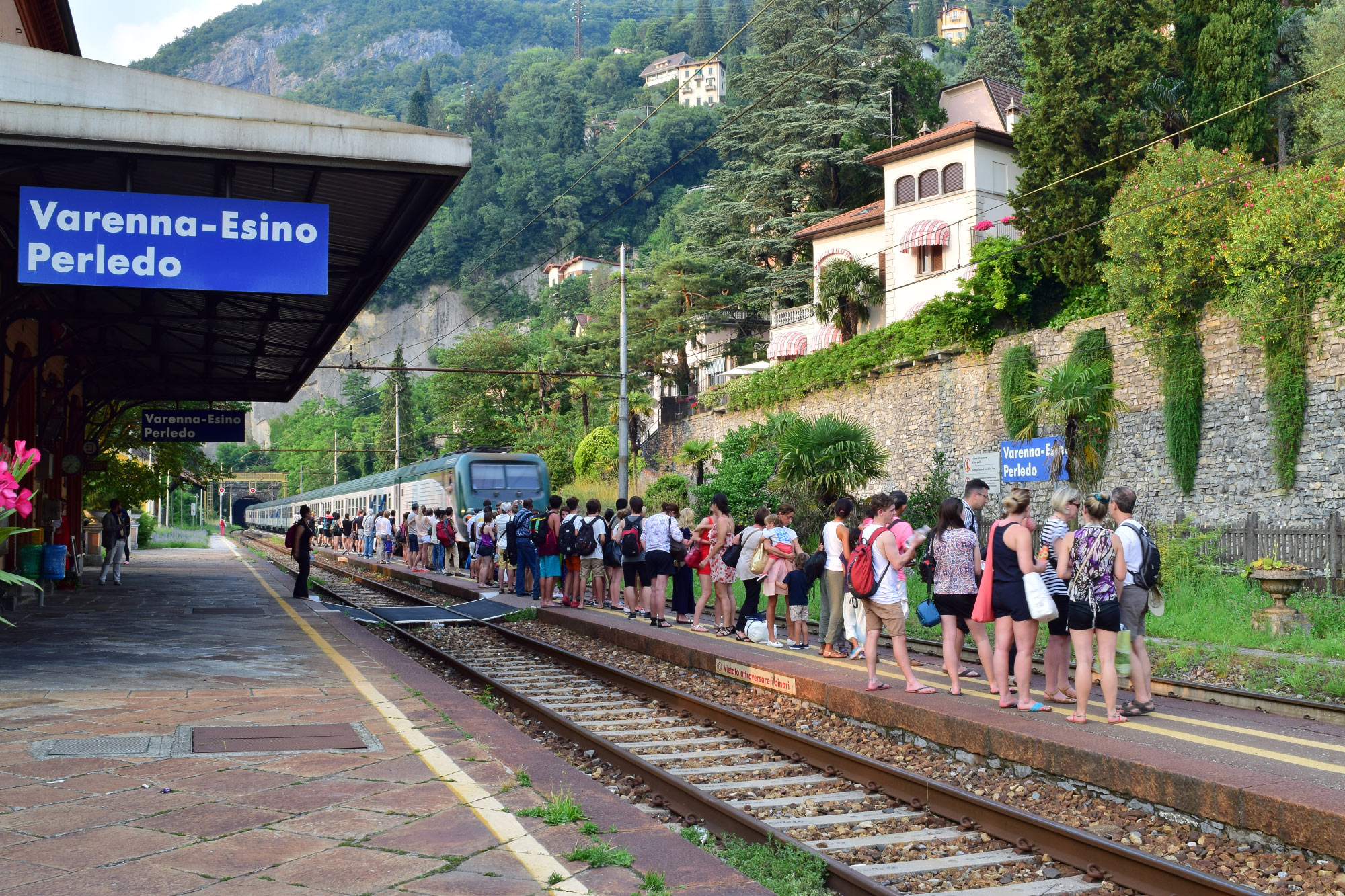 Varenna - Esino - Perledo station (Photo license: CC-BY-SA 3.0)